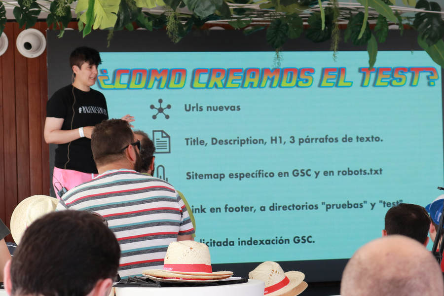 MJ Cachón en su ponencia Experimentos SEO del SEOnthebeach 2018